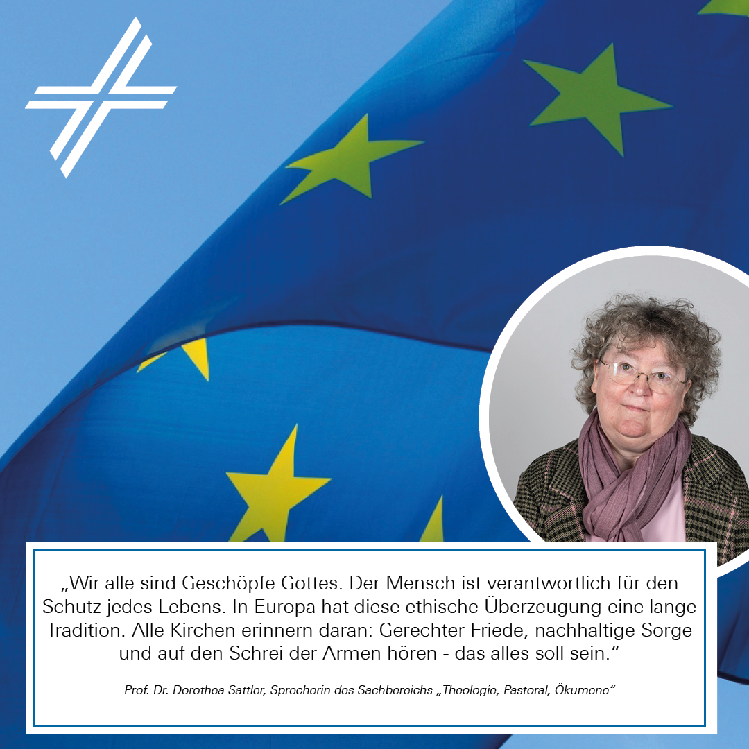 Europawahlstatement von Prof. Dr. Dorothea Sattler, im Hintergrund ist die EU-Flagge vor blauem Himmel und dem ZdK-Kreuz