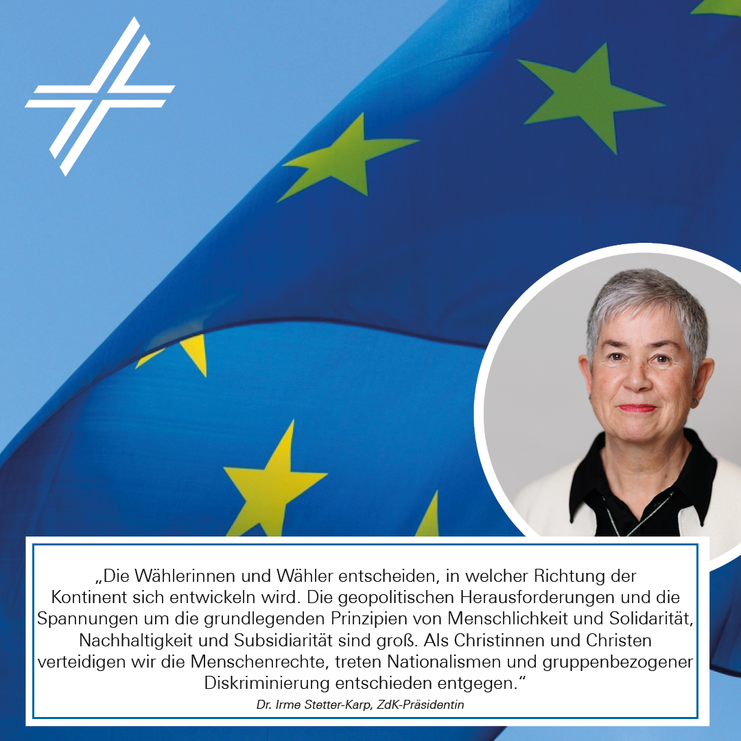 Europawahlstatement von Dr. Irme Stetter-Karp, im Hintergrund ist die EU-Flagge vor blauem Himmel und dem ZdK-Kreuz